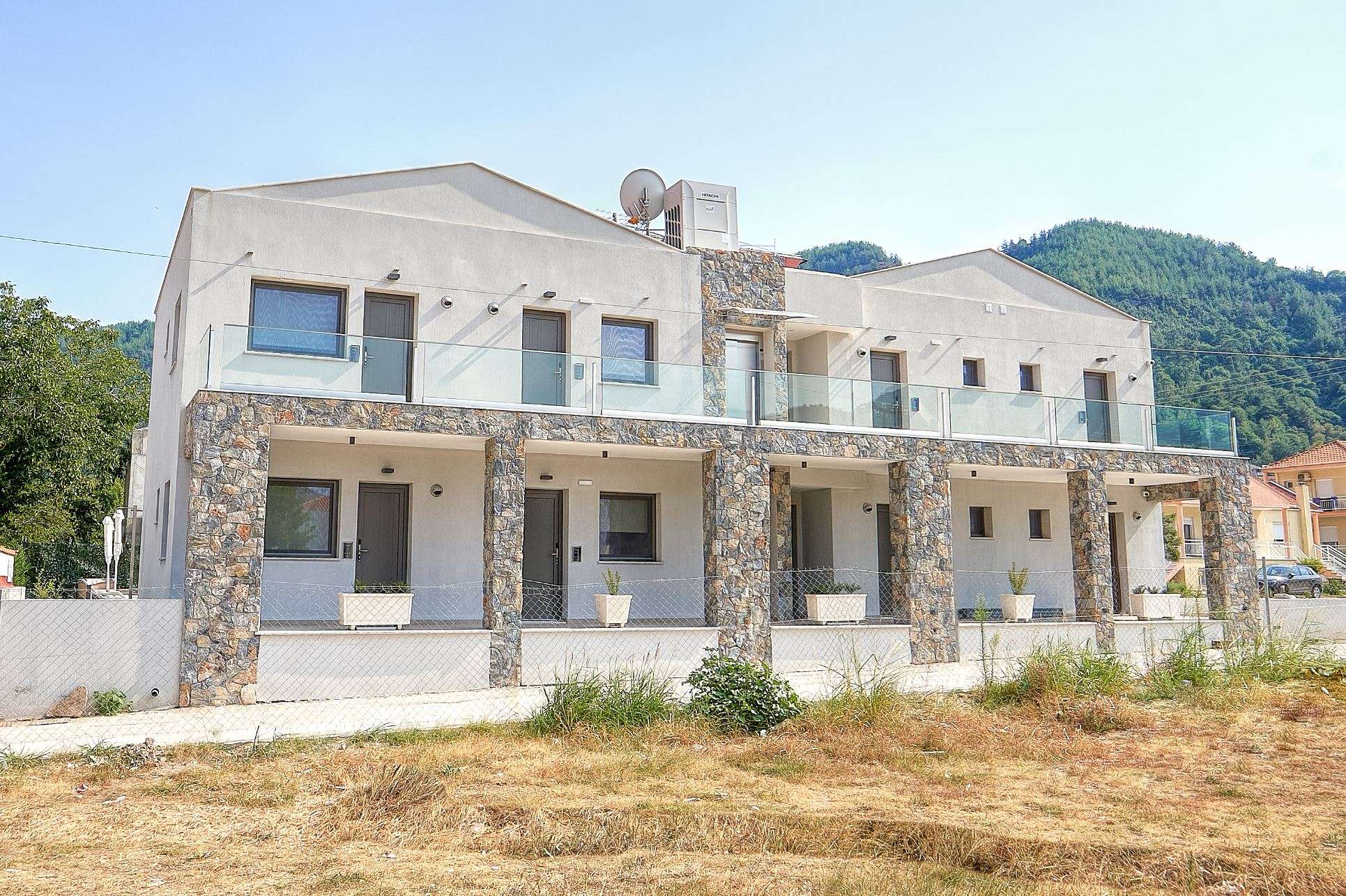 Celine’s Rose Smart Luxury Apartments izgled od spolja.jpg
