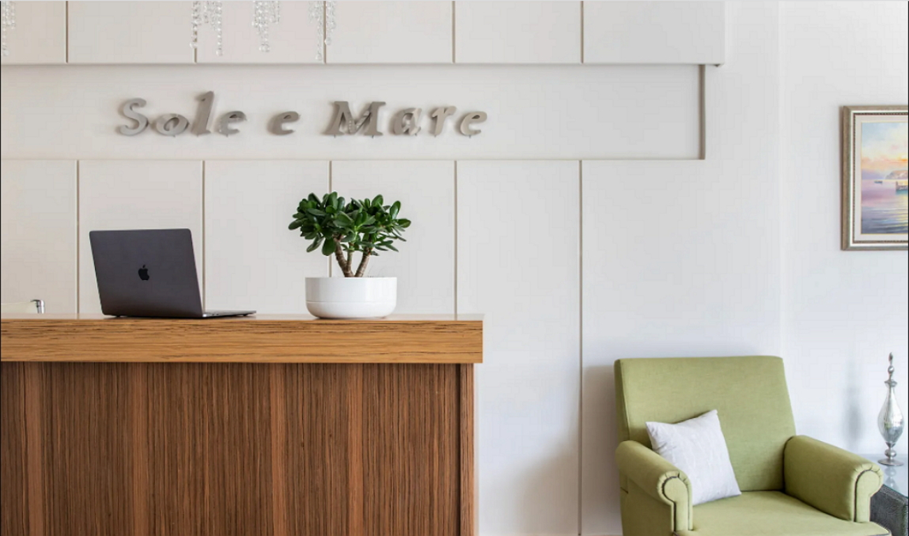 Hotel Sole Mare recepcija.jpg
