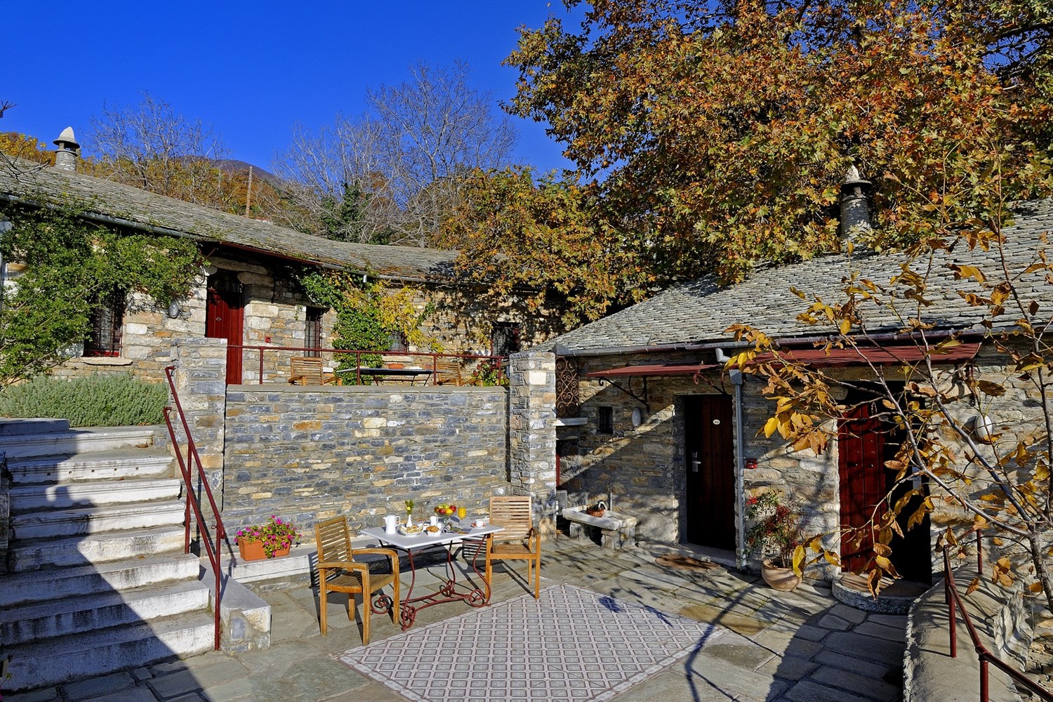 Anovolios Boutique Hotel Pelion-Dvoriste.jpg
