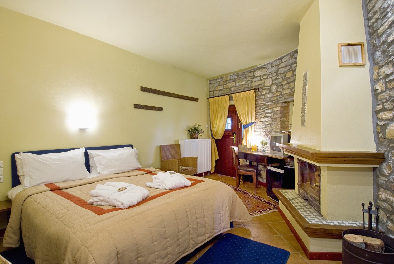 Anovolios Boutique Hotel Pelion-Superior soba pogled reka.jpg