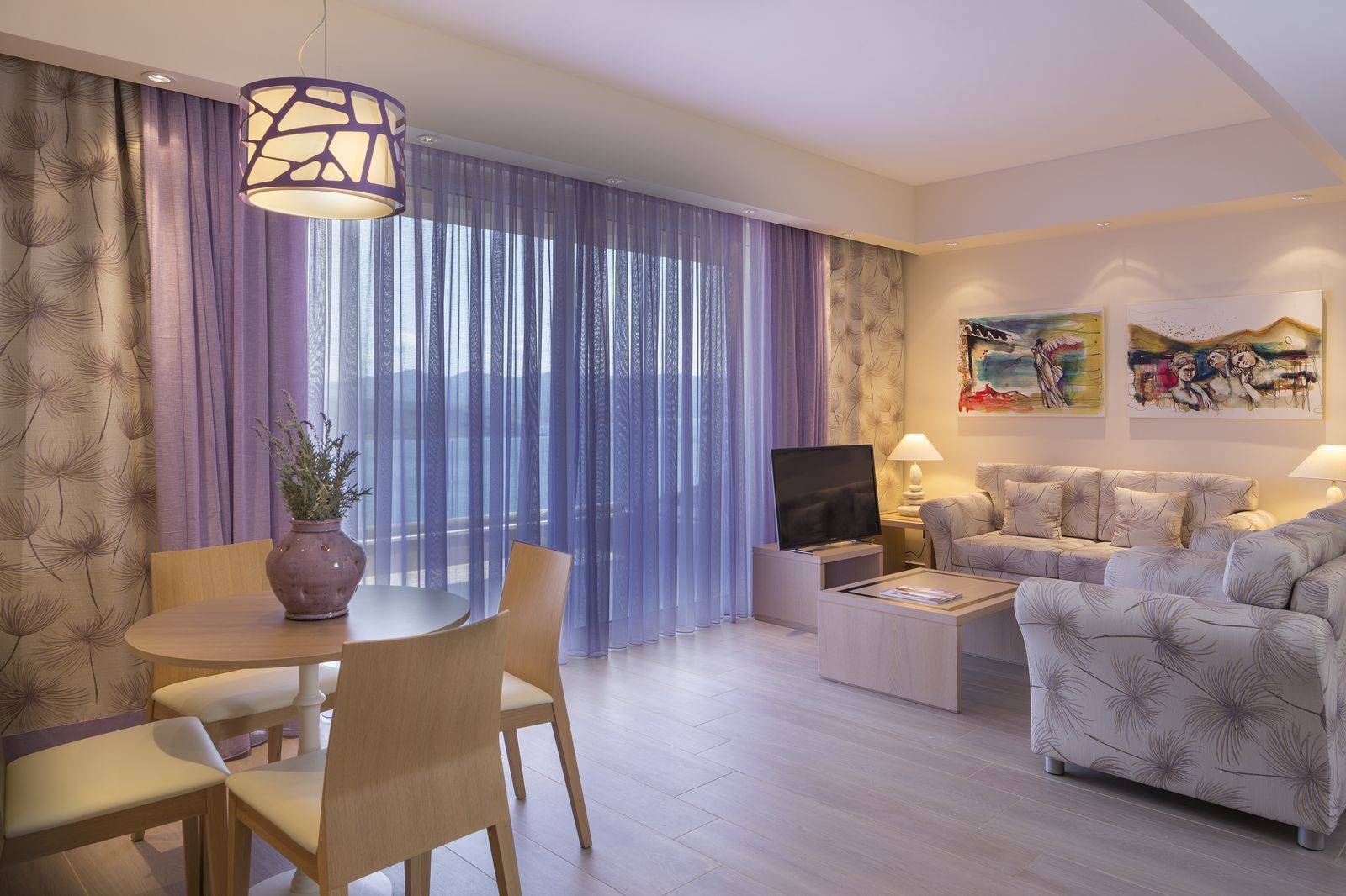 Princess Kyniska Suites-Grand suite dnevna soba.jpg