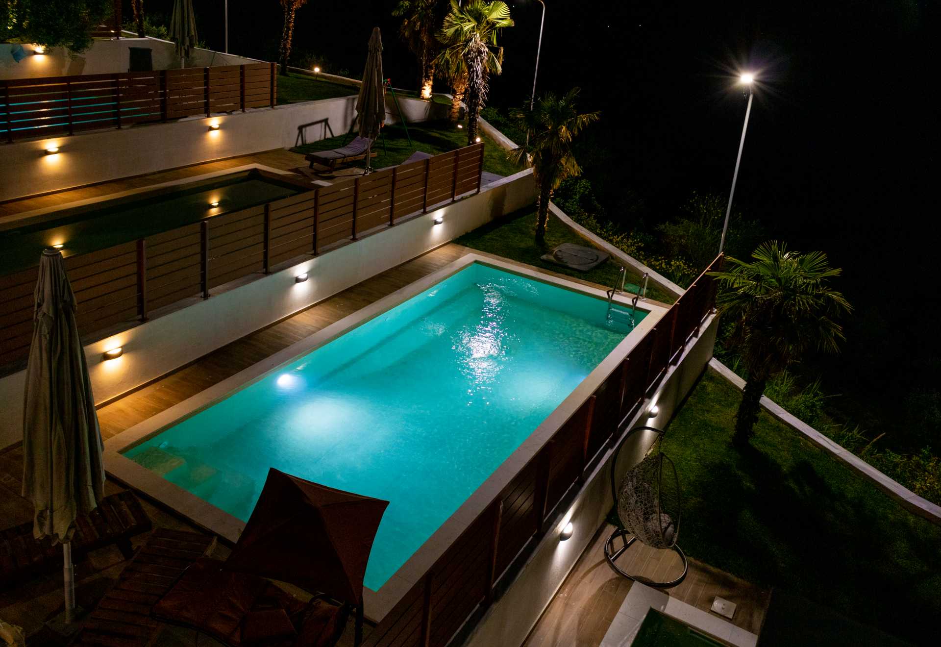 Pefkohori Golden Mountain Beach Villas-Bazen nocu.jpg