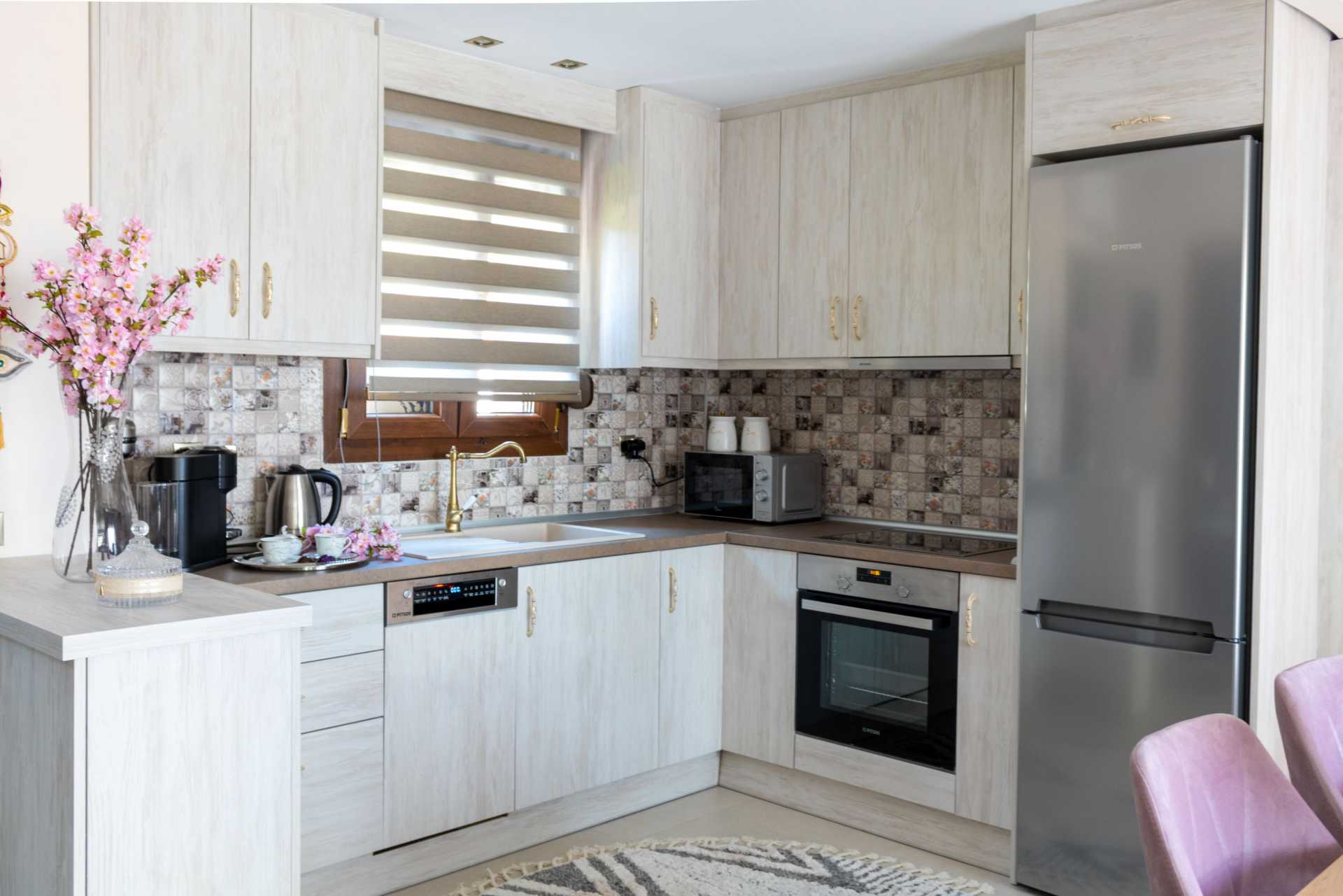 Pefkohori Golden Mountain Beach Villas-Kuhinja.jpg