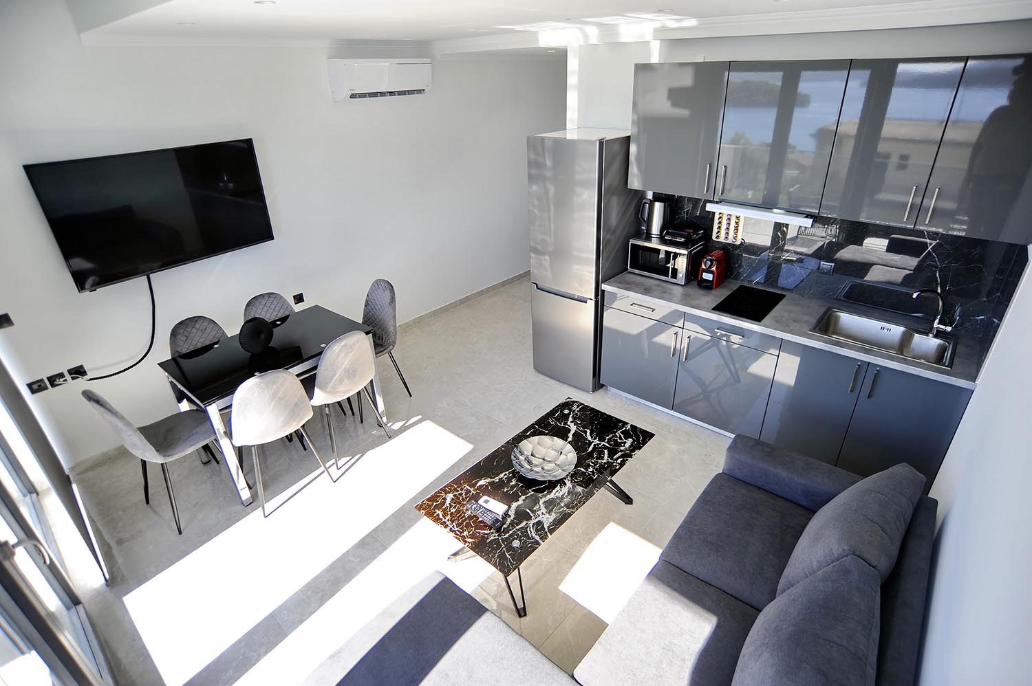 DIamond Blue Villas-Standardna vila kuhinja.jpg