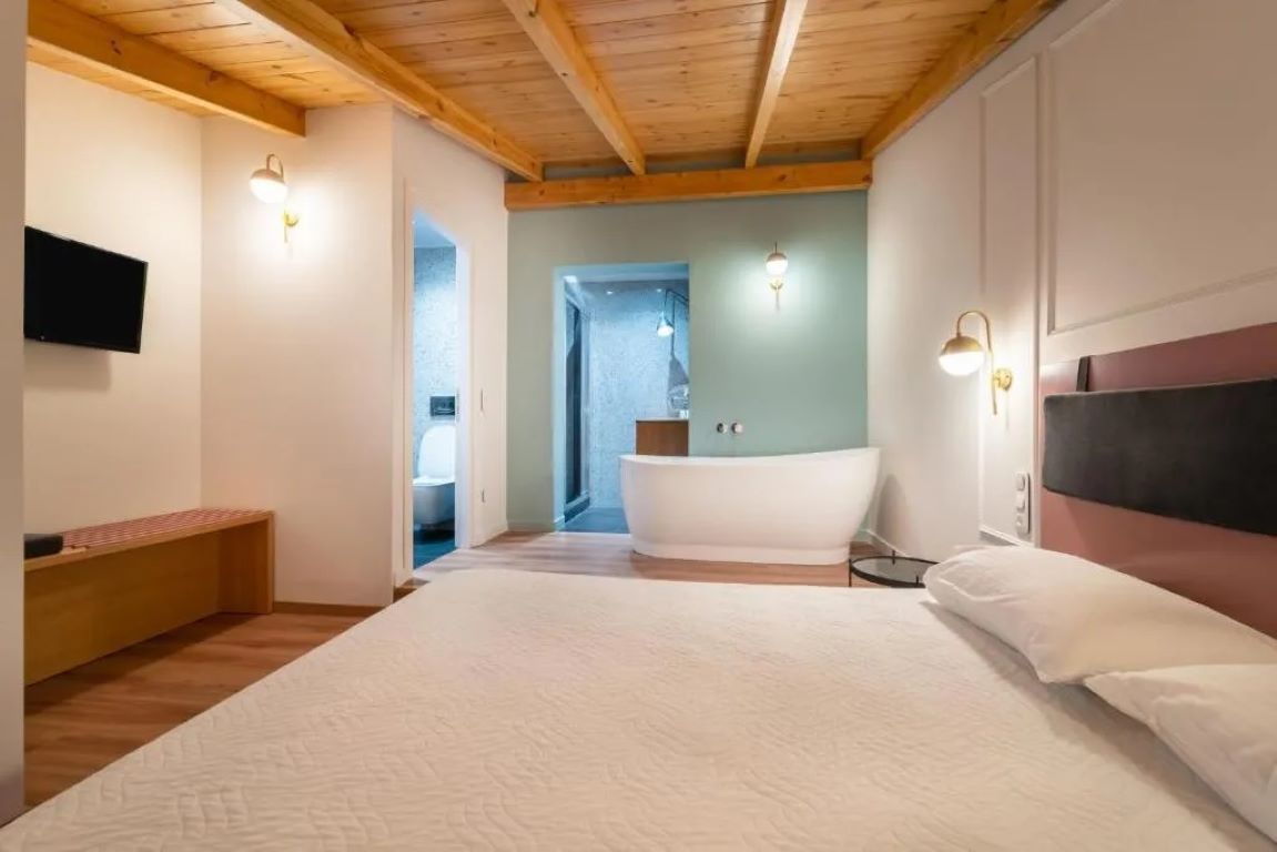 Allure Central Boutique Hotel-Deluxe suite.jpg