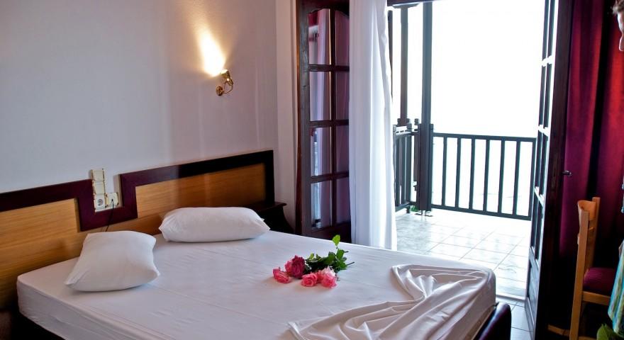 Hotel Karaoulanis Beach acommodation 2.jpg