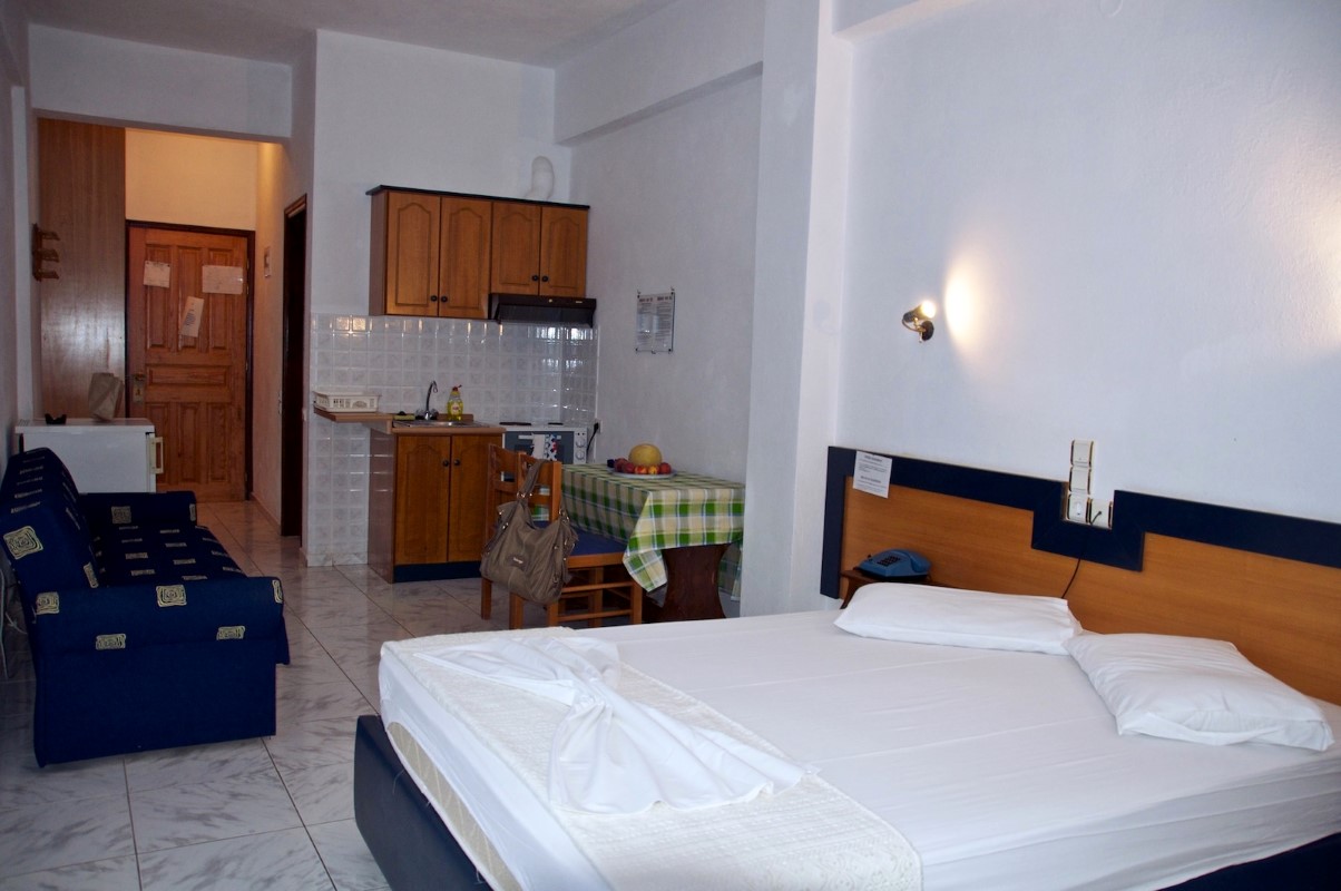 Hotel Karaoulanis Beach acommodation 5.jpg
