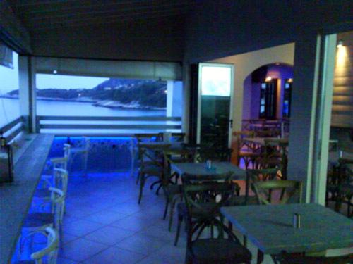 Hotel Karaoulanis Beach bar.jpg