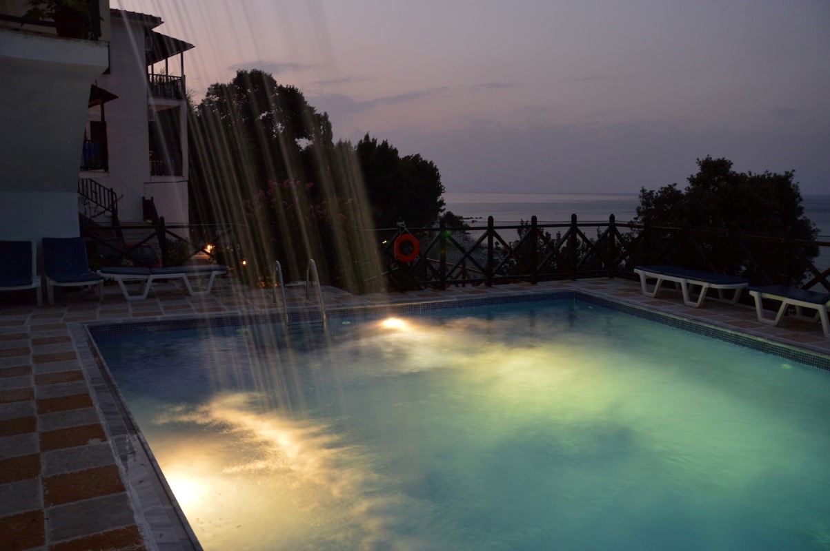 Hotel Karaoulanis Beach pool 1.jpg
