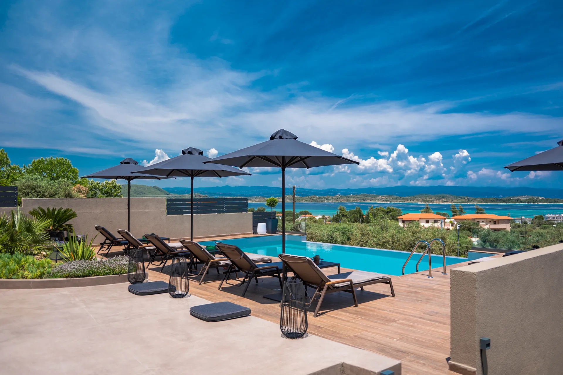 Anmian Suites-Bazen na otvorenom.jpg