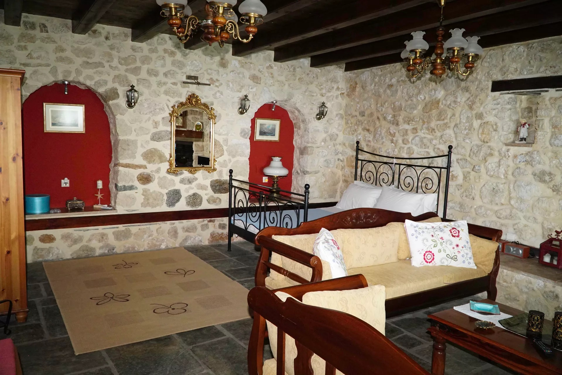 Kiparissi Villa Halkidiki-Koliba spavaca soba.jpg
