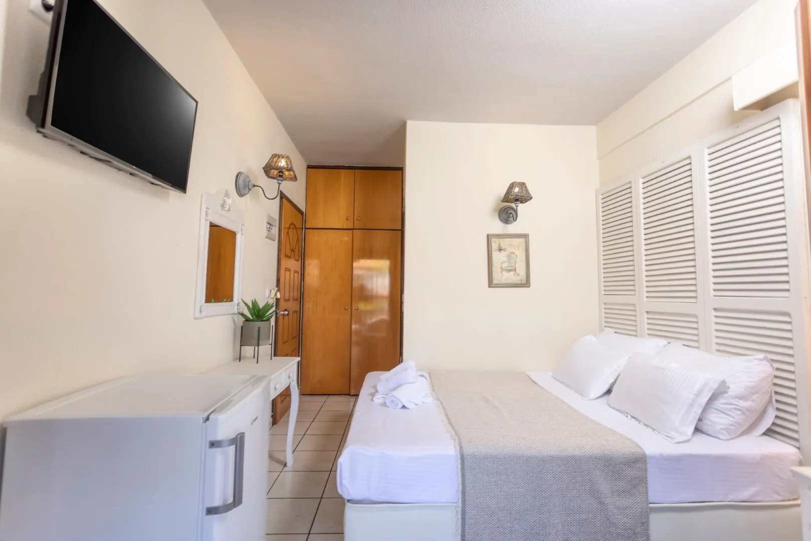 Magdalena Hotel Pefkohori-Manja standardna soba.jpg