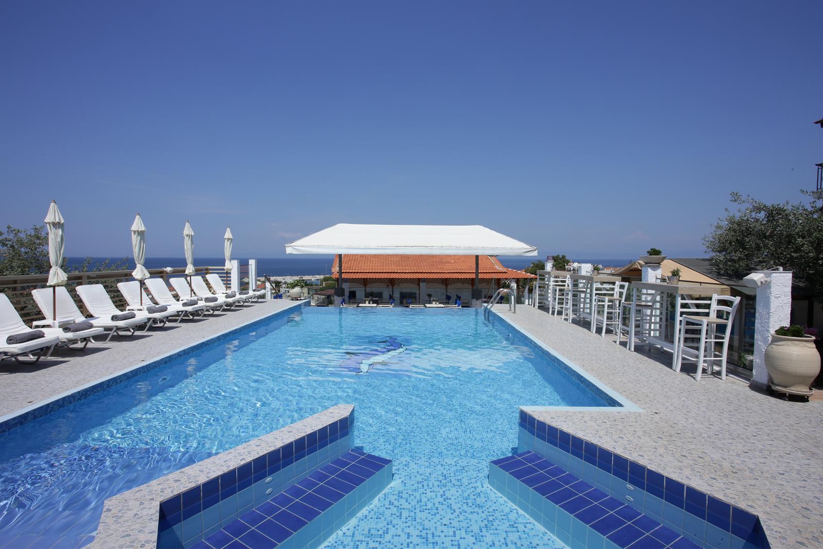 Anny Residence & Suites hotel bazen.jpg