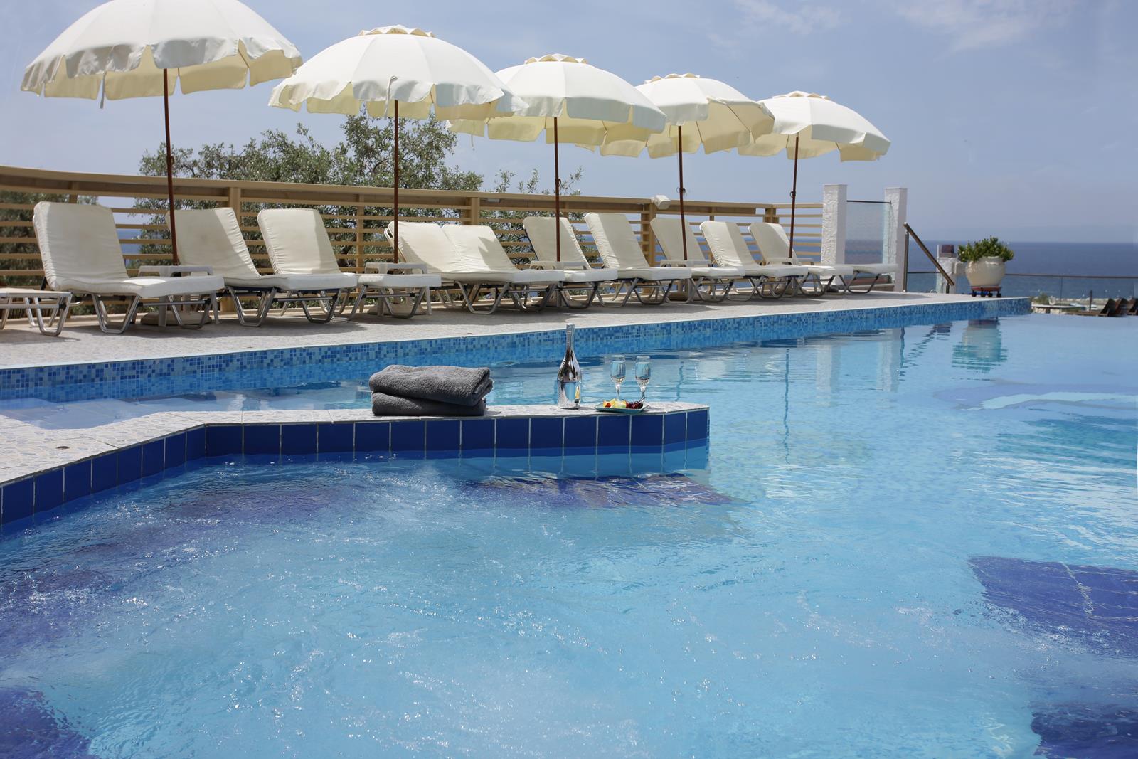 Anny Residence & Suites hotel izgled bazena.jpg
