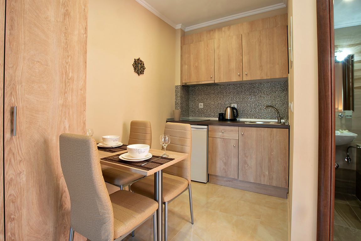 Valery Apartments-Maisonette kuhinja.jpg
