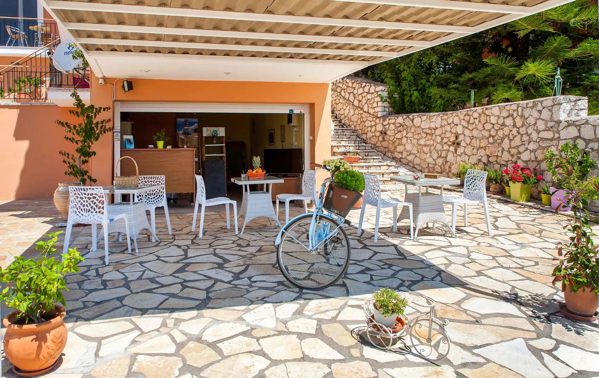 San Lazzaro Apartments-Dvoriste hotela.jpg