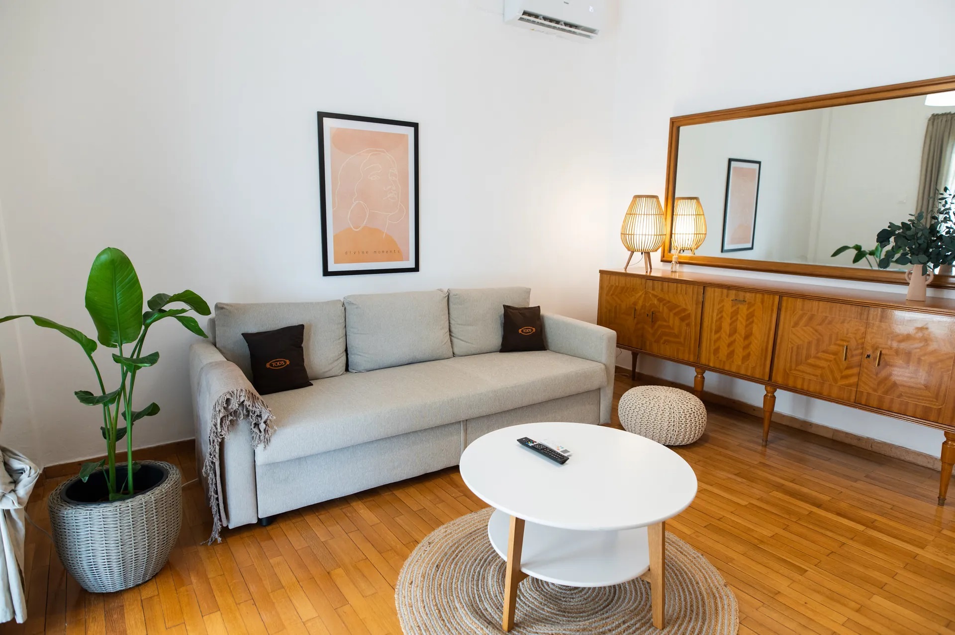 Renting Sunset-Flat 126 dnevna soba.jpg