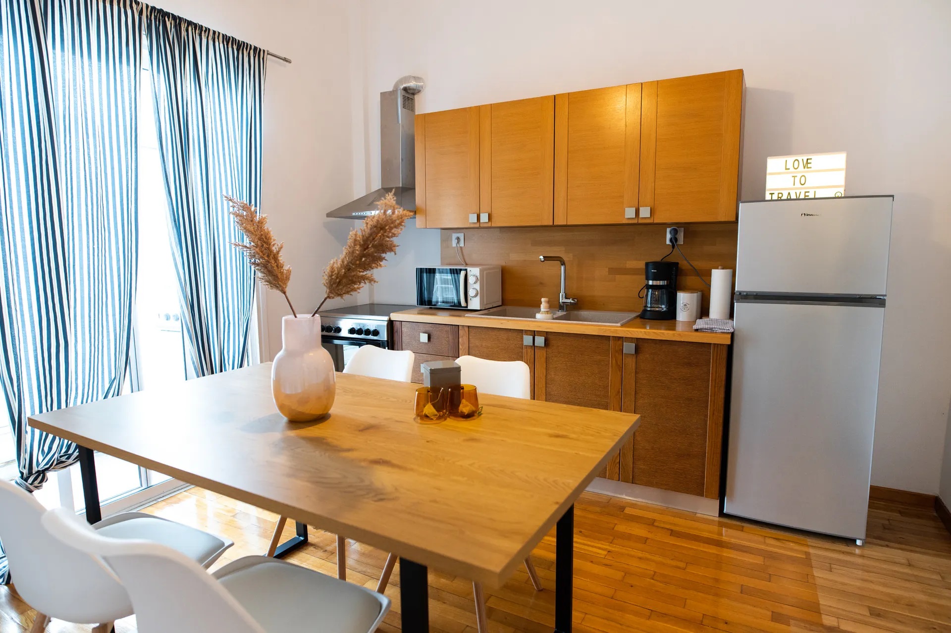 Renting Sunset-Flat 126 kuhinja.jpg
