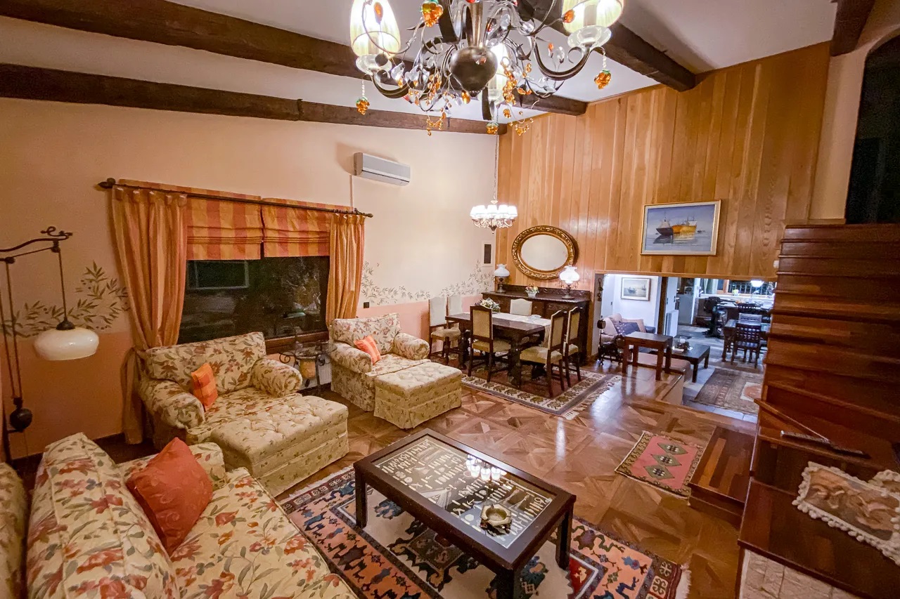 Renting Sunset-Vila Umami deluxe dnevna soba.jpg