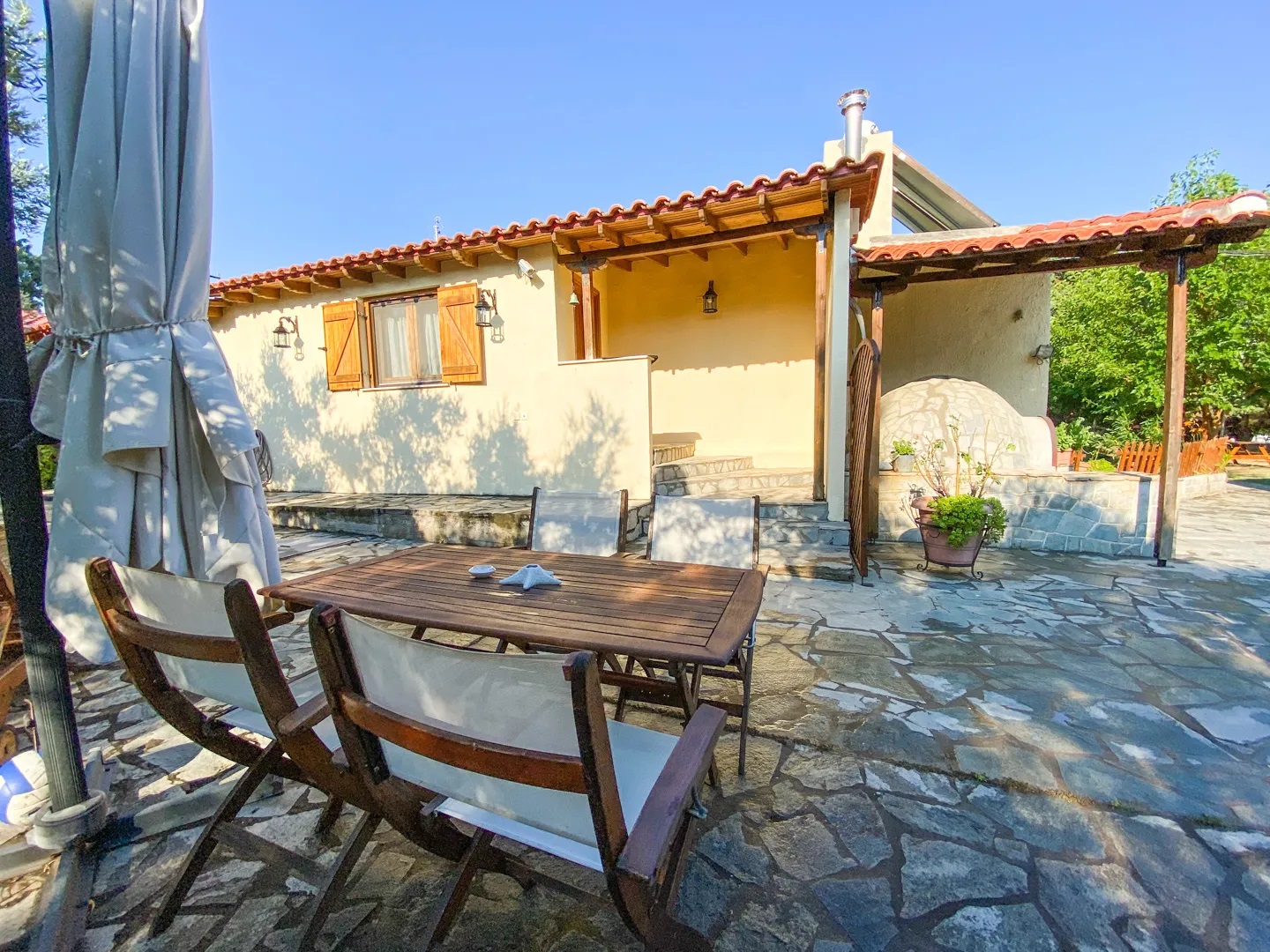 Renting Sunset-Vila Umami guest house.jpg