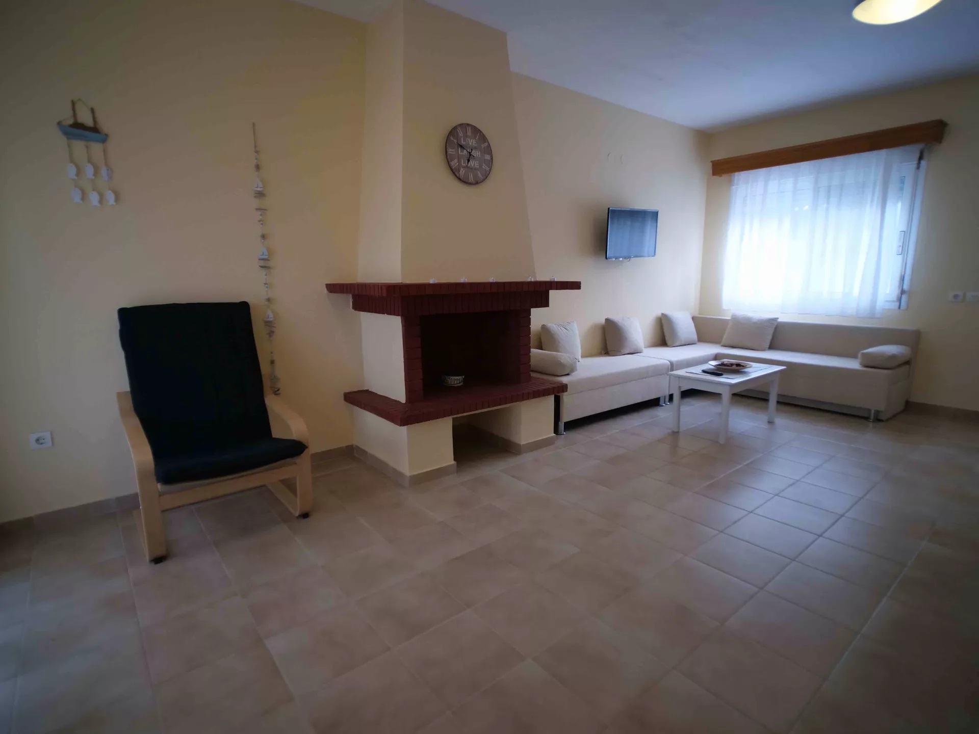 Sithonia Lodge-Artemus kuca dnevna soba.jpg