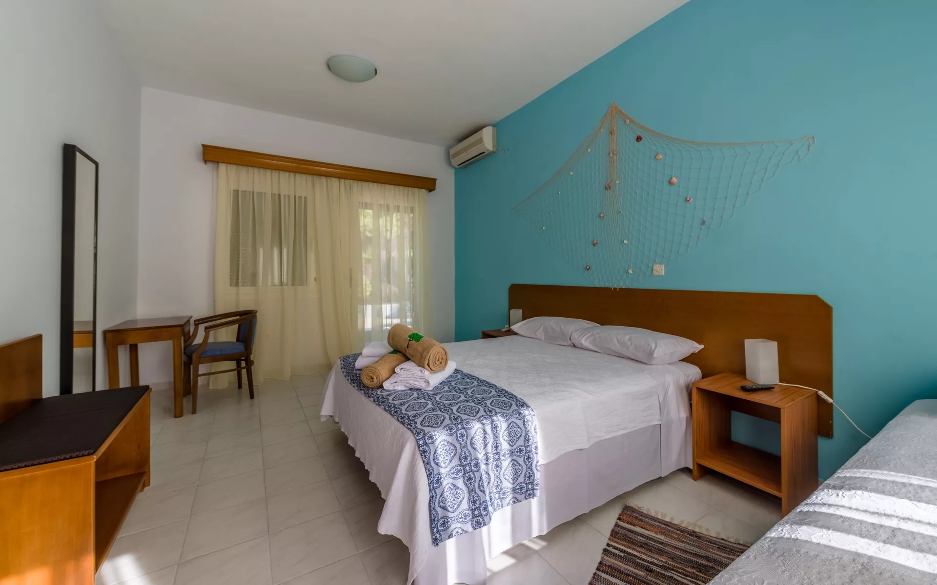Sithonia Lodge-Manja kuca spavaca soba.jpg