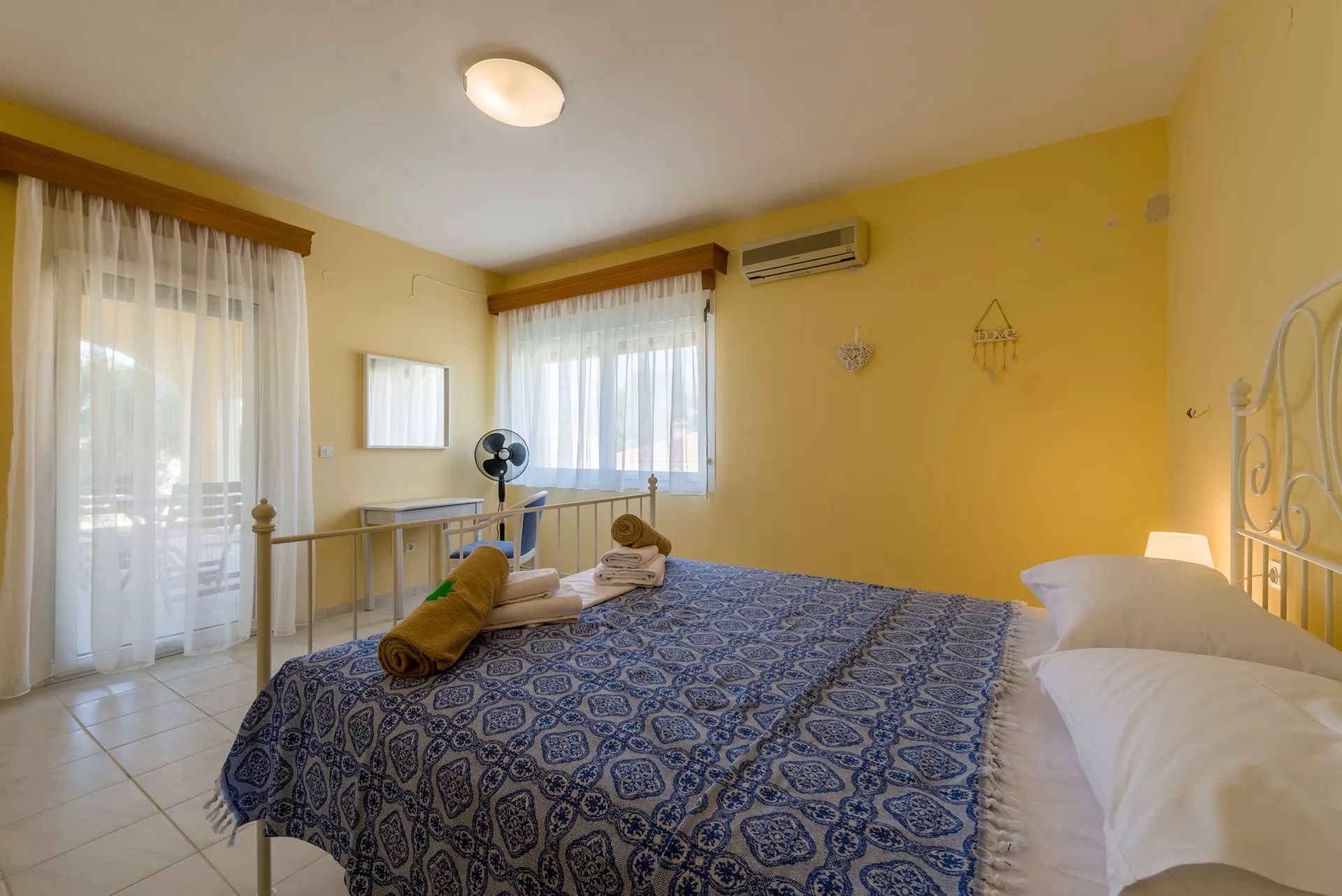 Sithonia Lodge-Srednja kuca spavaca soba.jpg