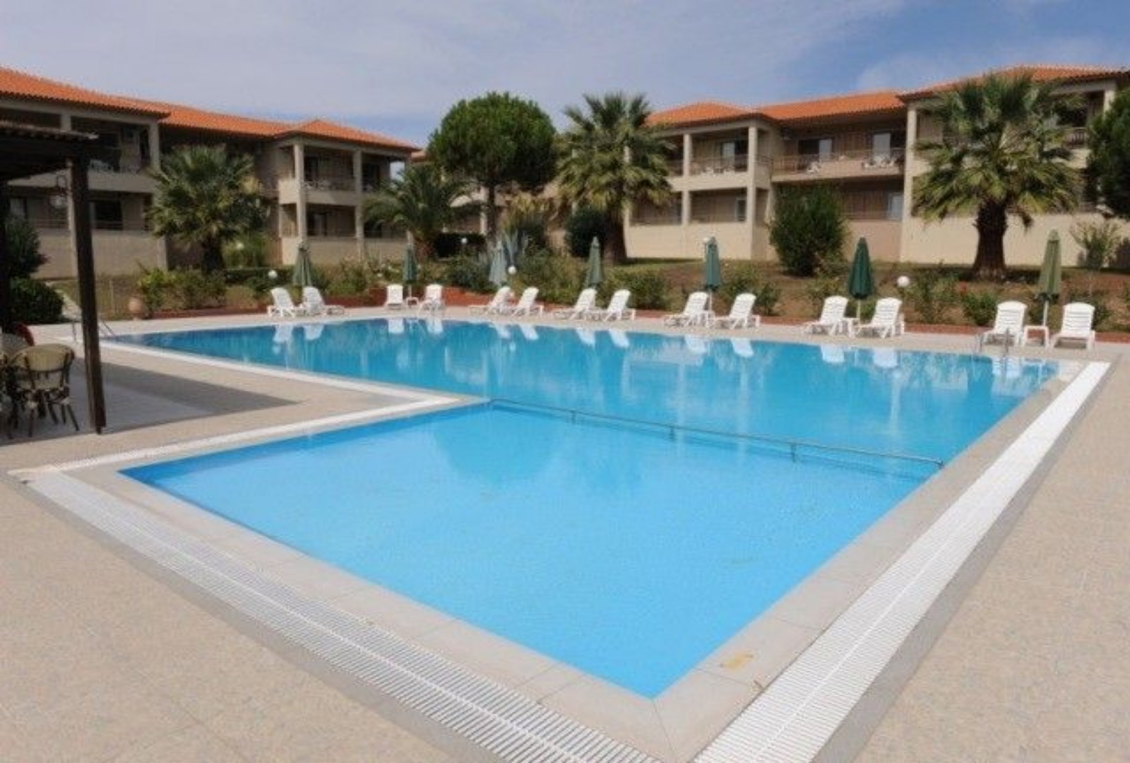 Kalives Resort Hotel-Bazen.jpg