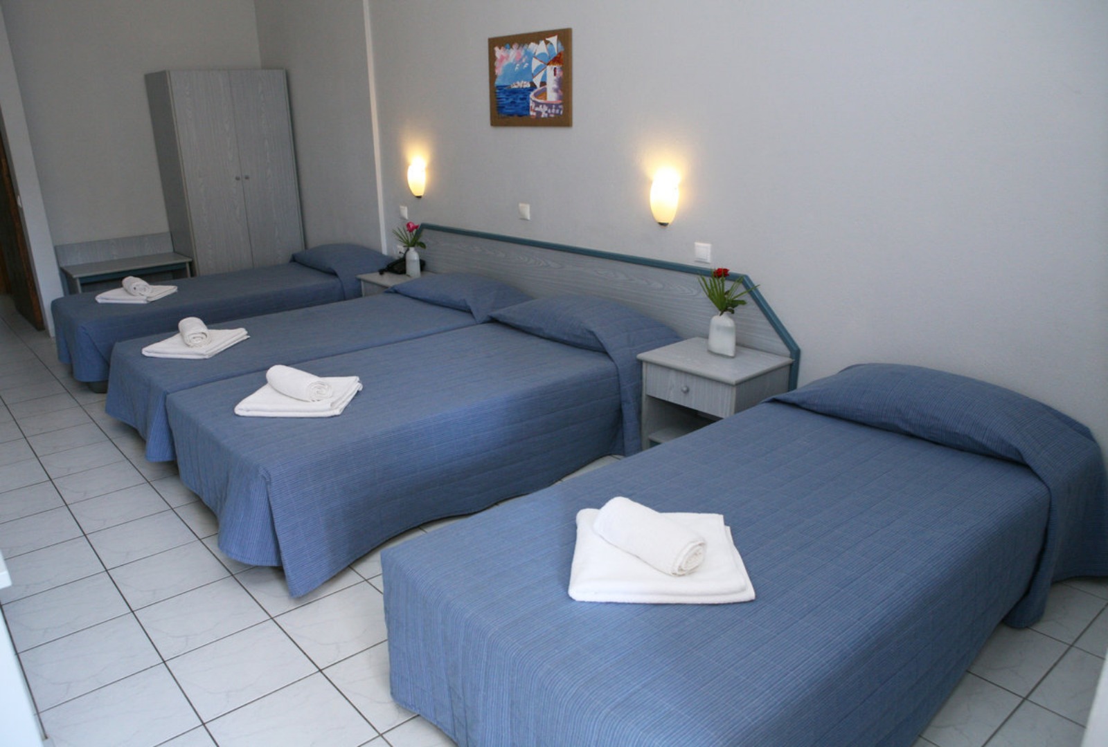 Kalives Resort Hotel-Cetvorokrevetna soba.jpg
