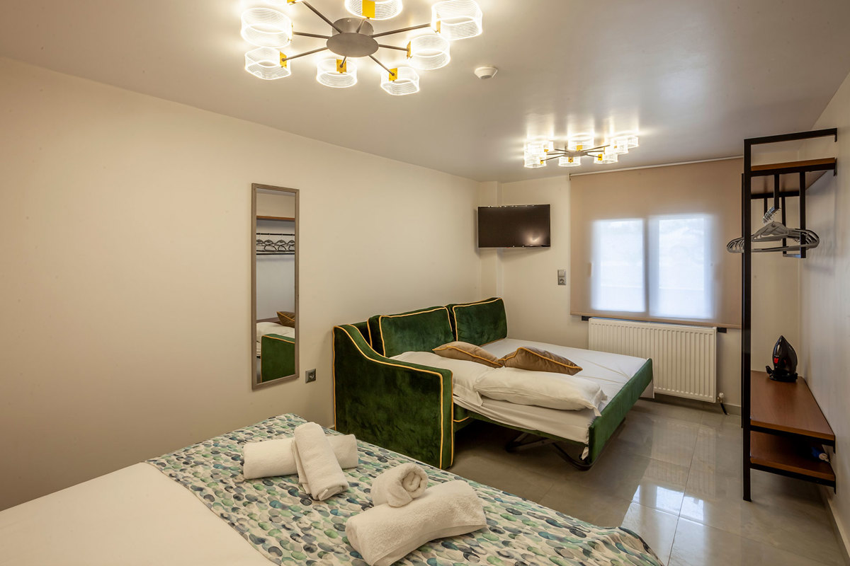 Apartment Chalkidiki-Olia Residence junior suite spavaca soba.jpg