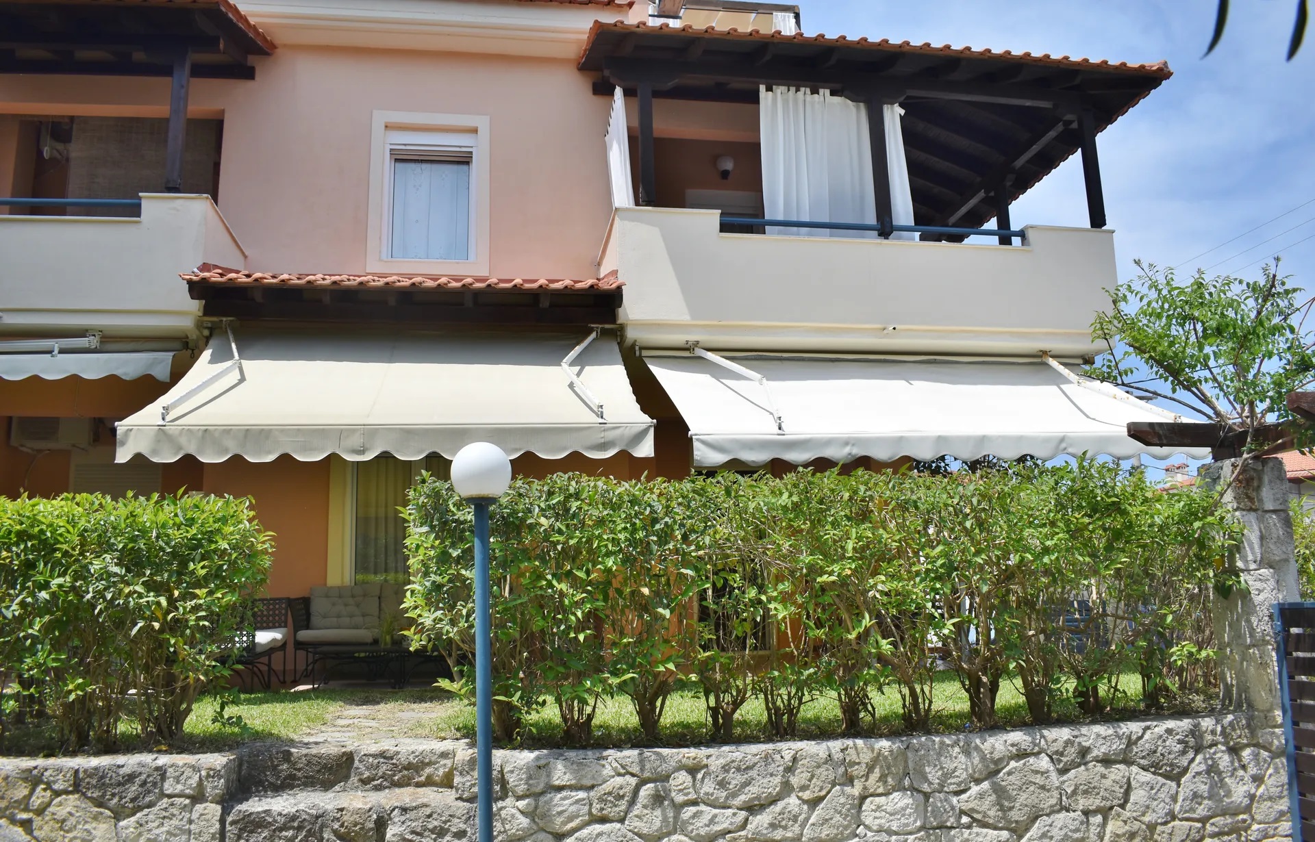 Kripis Villa-Vila spolja.jpg