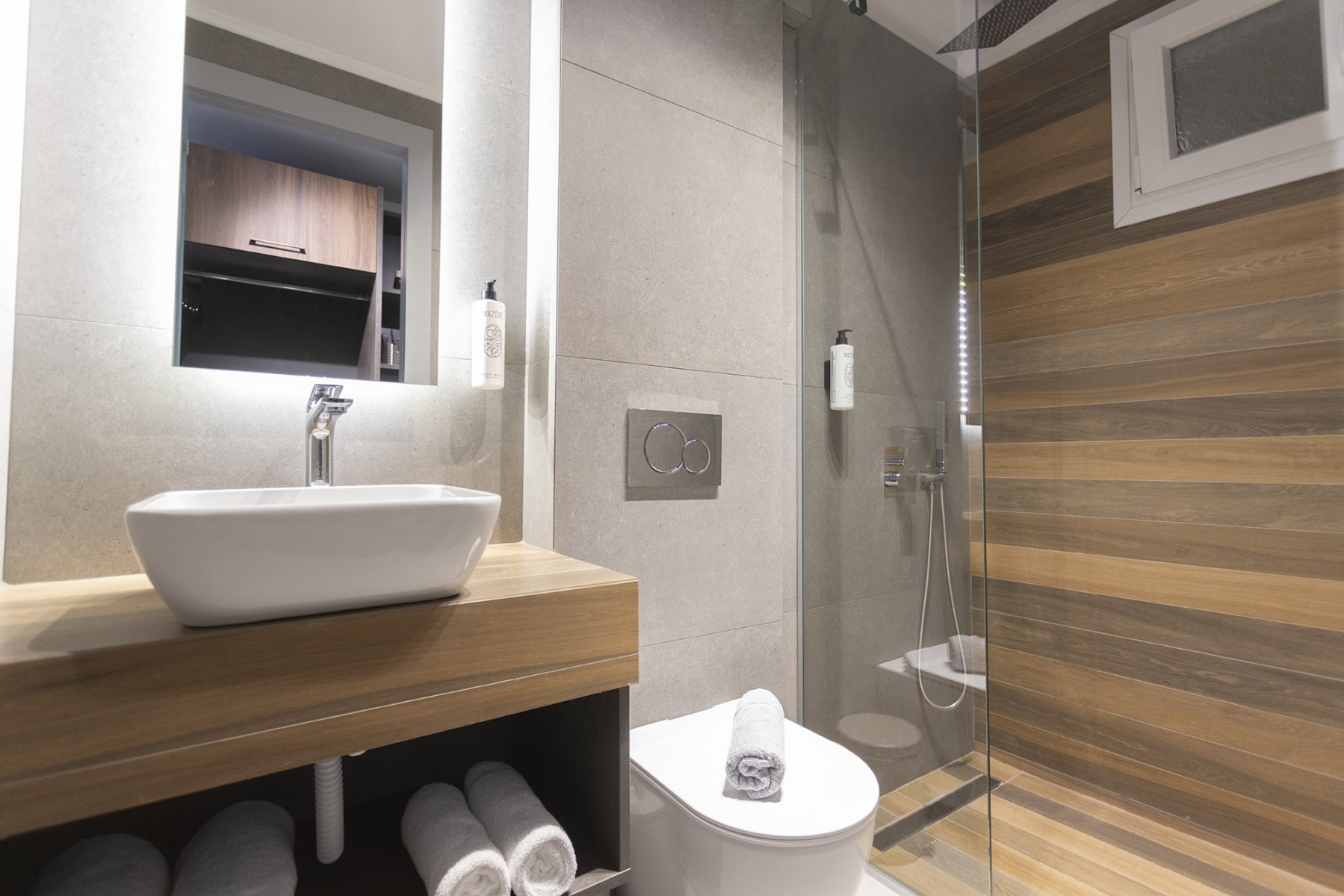 Notos Premium Holiday Apartments-Deluxe soba kupatilo.jpg