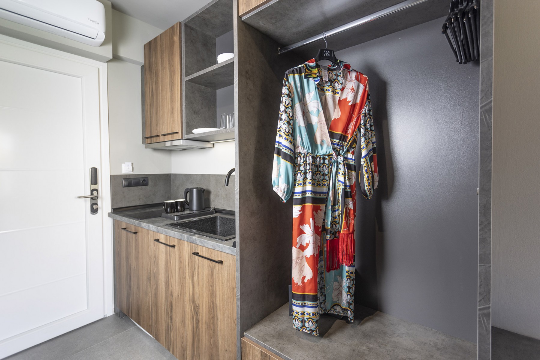 Notos Premium Holiday Apartments-Deluxe soba sa terasom kuhinja.jpg