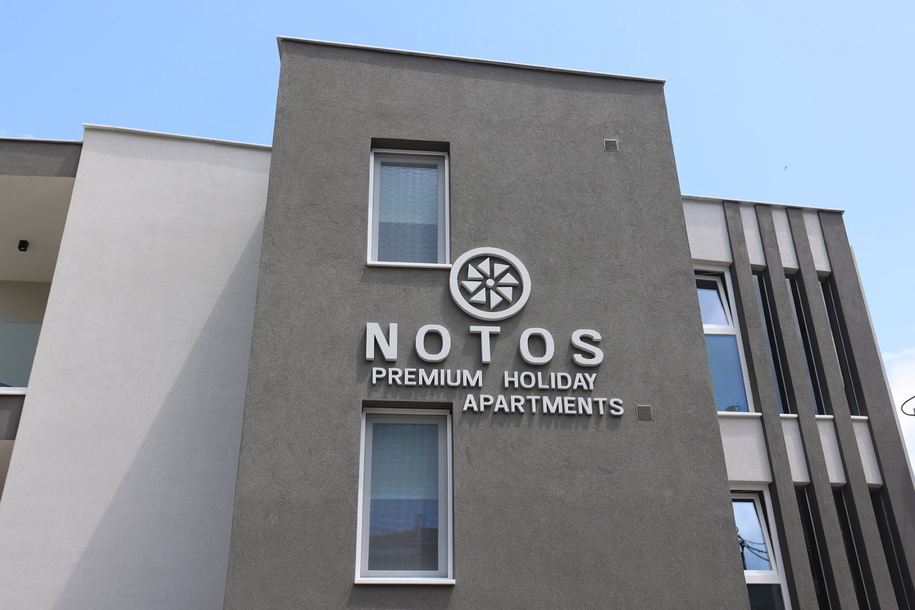 Notos Premium Holiday Apartments-Zgrada hotela.jpg