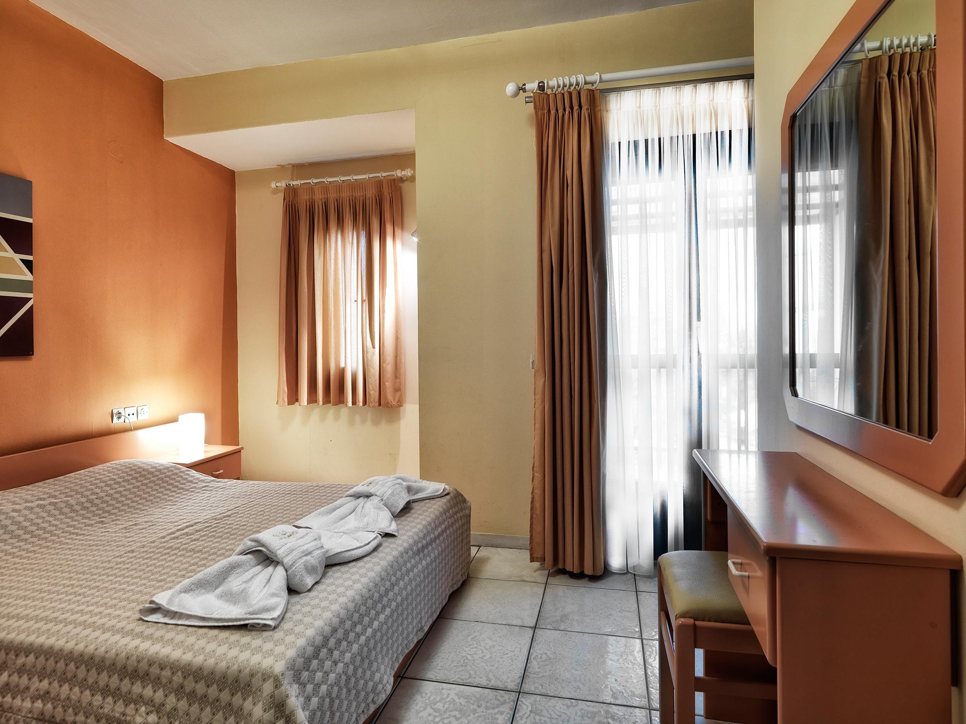 Elia Apartments-Maisonette spavaca soba.jpg