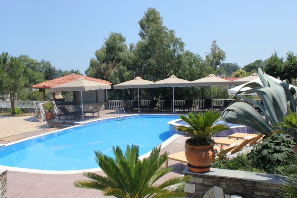 Zeus Hotel Platamonas-Bazen.jpg