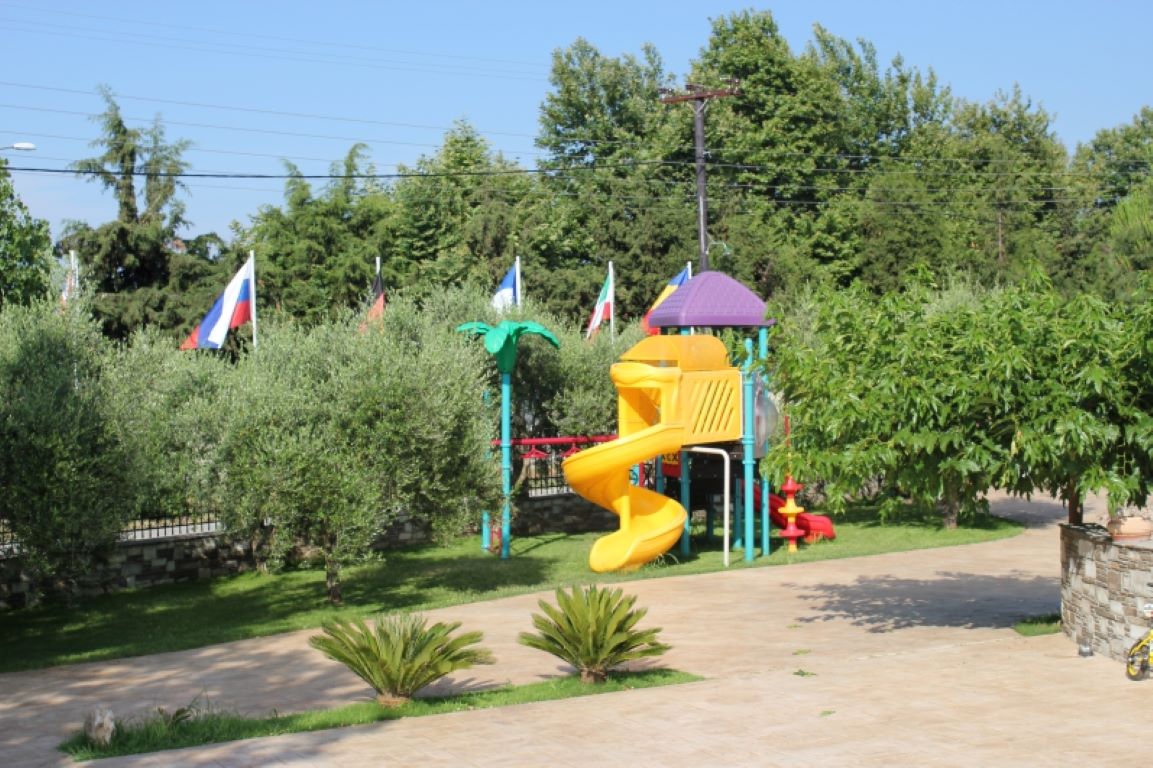 Zeus Hotel Platamonas-Decije igraliste.jpg