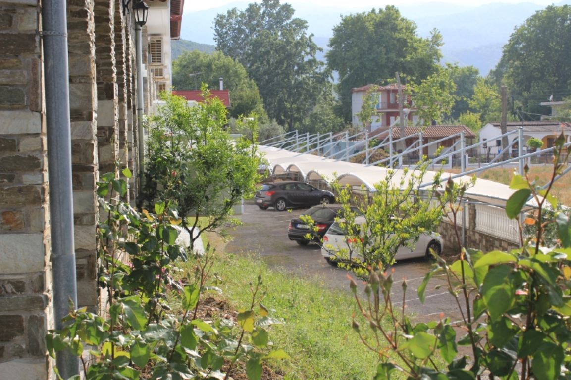 Zeus Hotel Platamonas-Parking.jpg