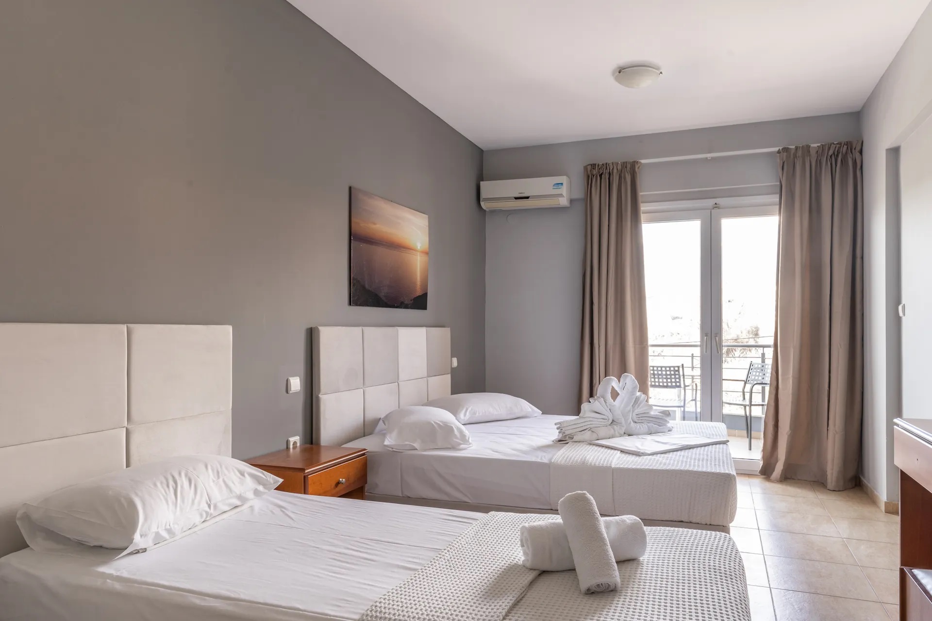 Grecolnn Atrium Hotel-Klasicna trokrevetna soba.jpg