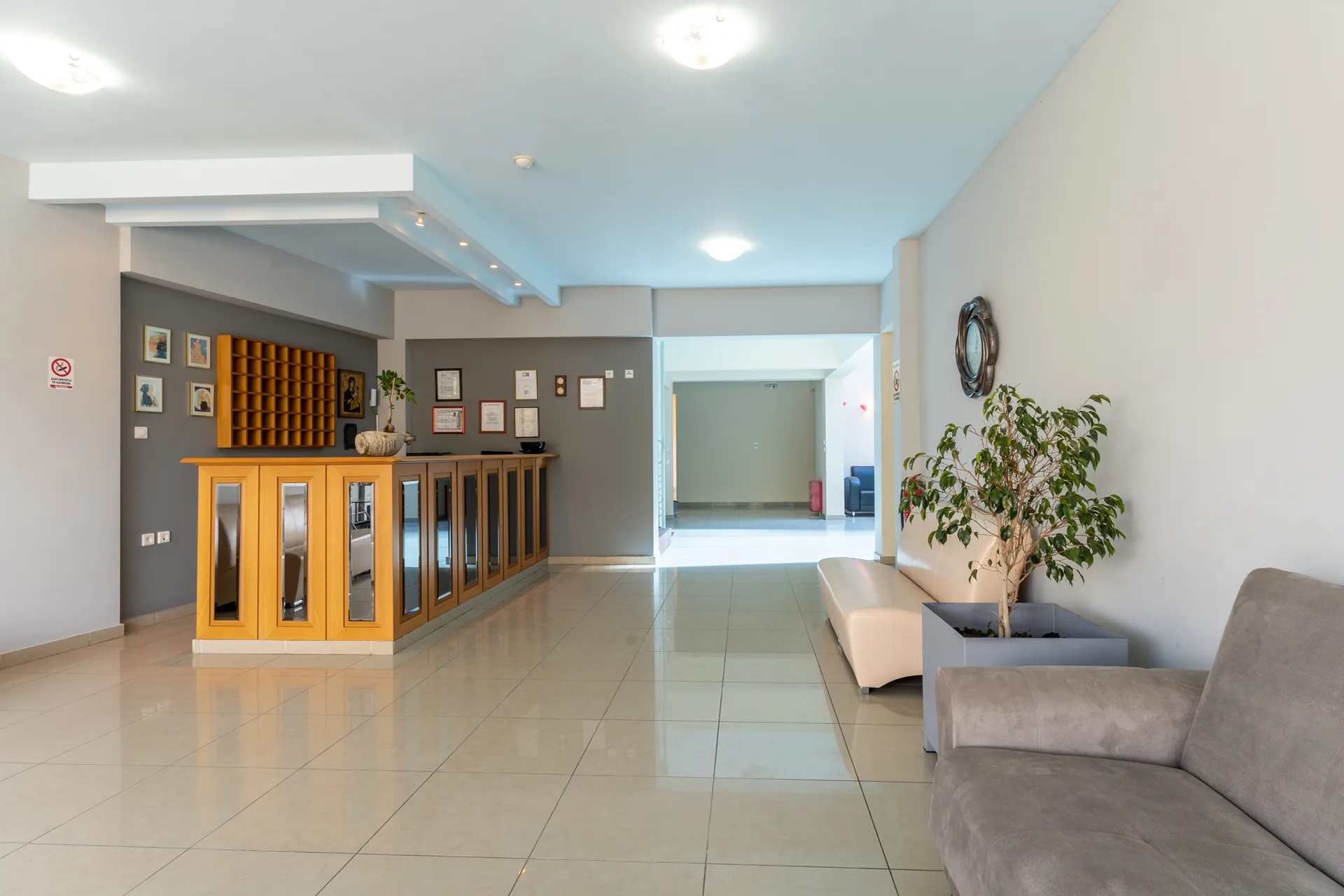 Grecolnn Atrium Hotel-Recepcija.jpg