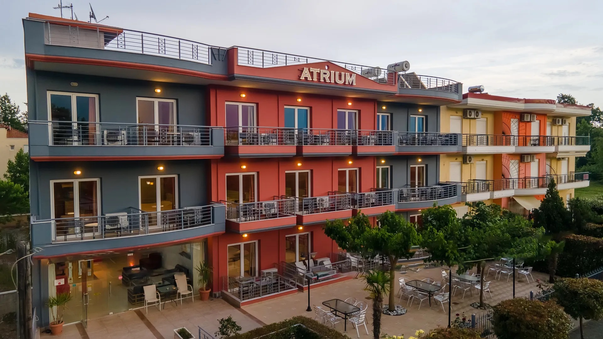 Grecolnn Atrium Hotel-Zgrada hotela.jpg