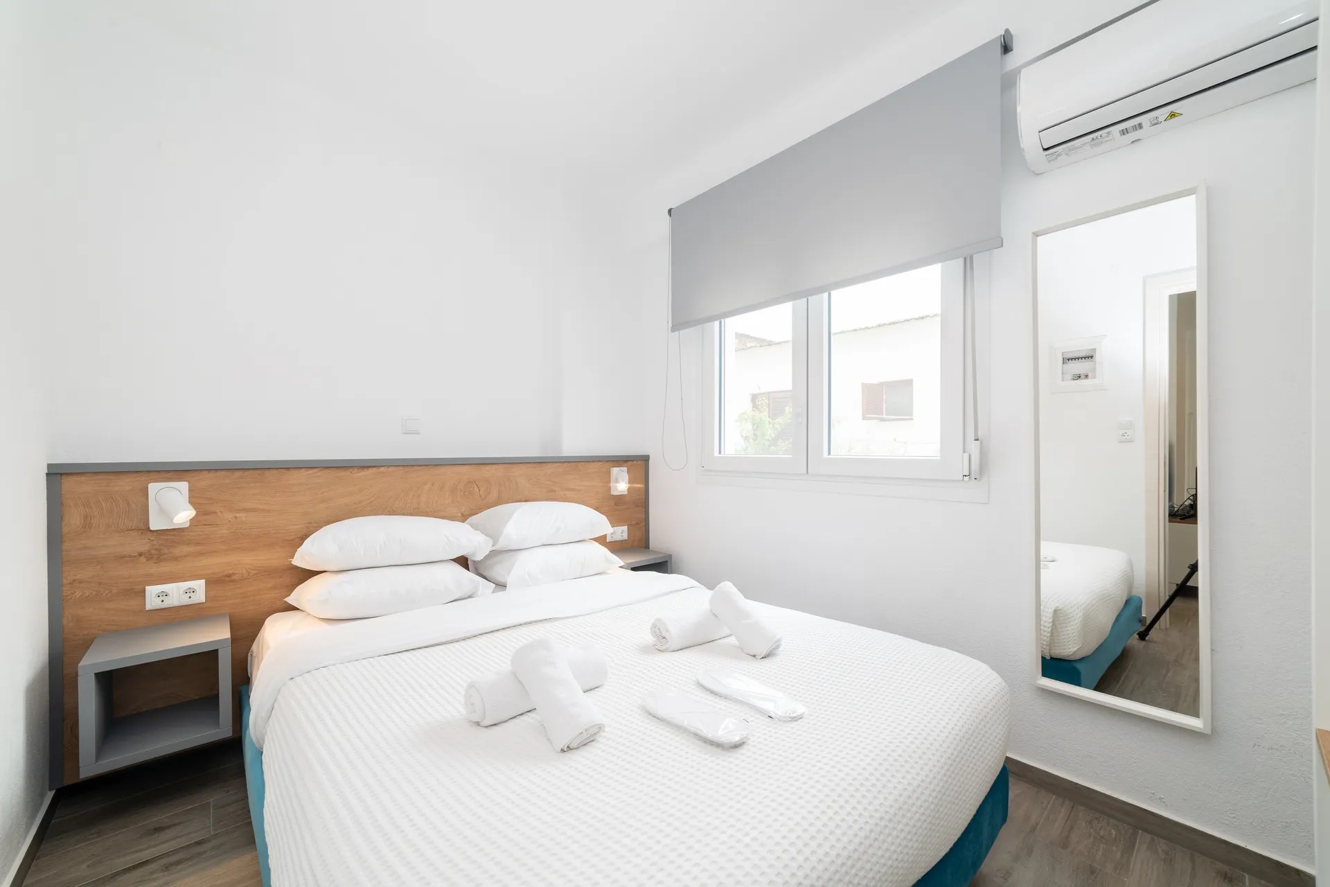 Danai & Palm Residential Complex-Jednosoban apartman pristup bazenu spavaca soba.jpg