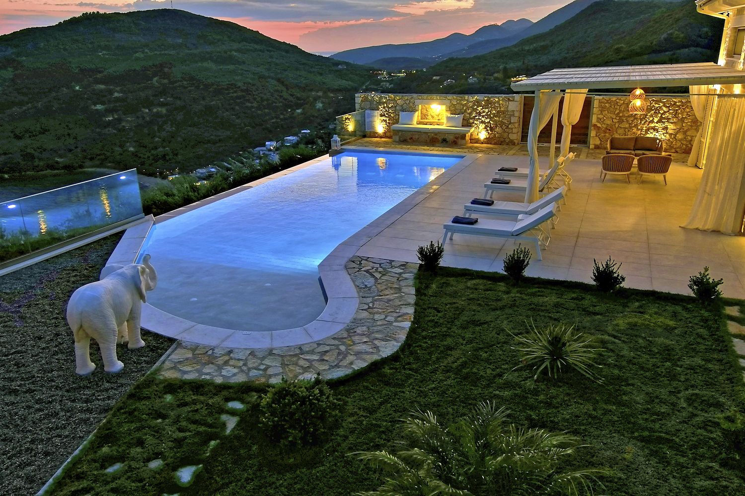 Parga VIllas Collection-Vila Horizon Blue nocni izgled.jpg