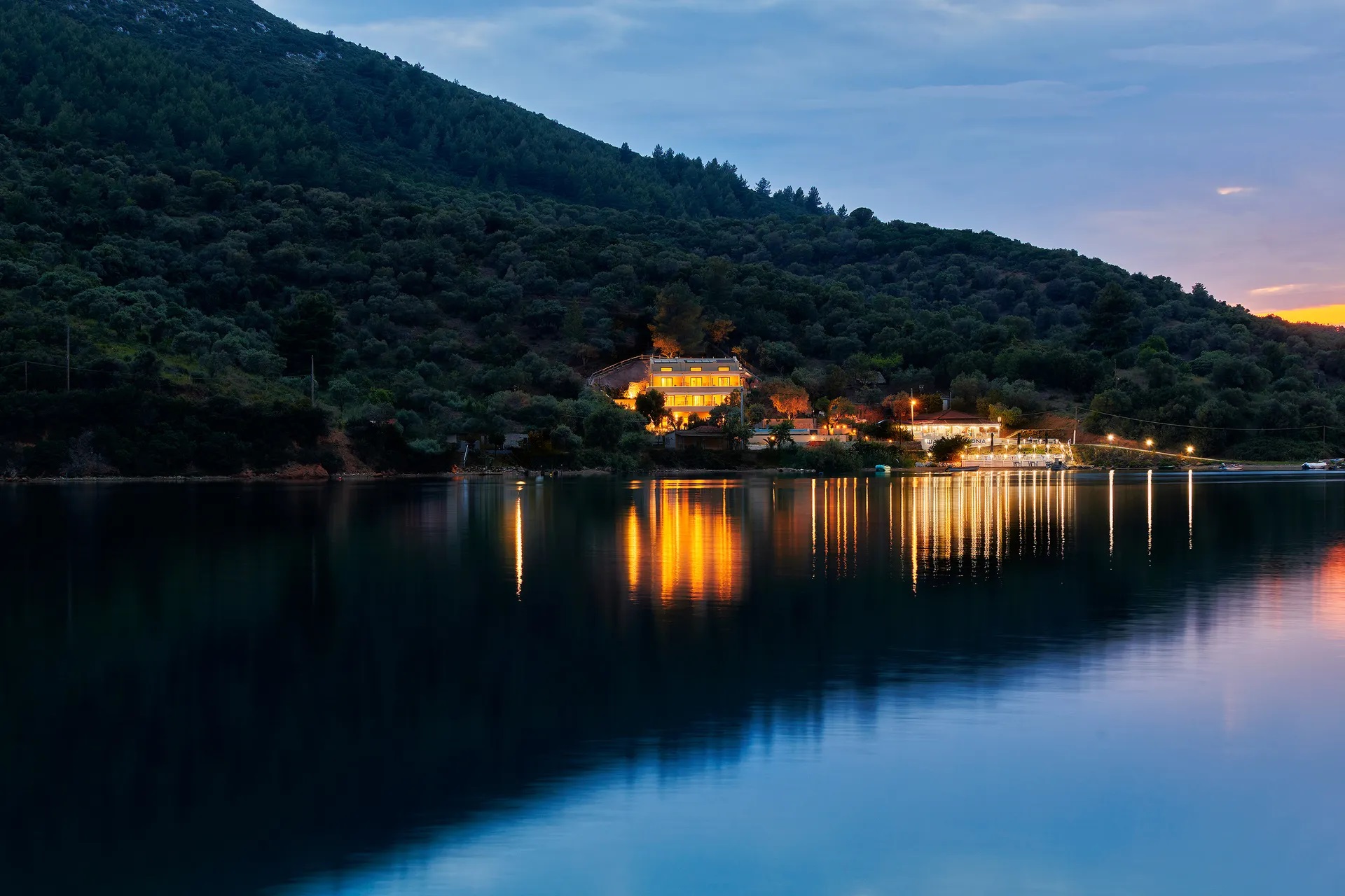 Chronos Hotel-Nocni izgled.jpg