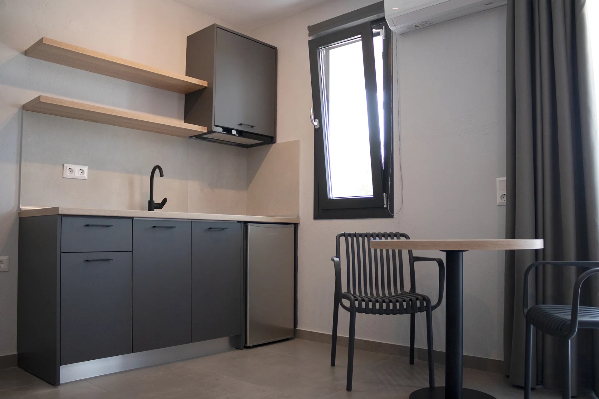 Olive Roots-Junior suite kuhinja.jpg