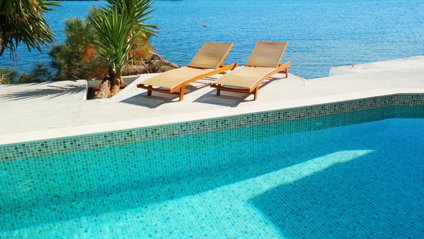Porto Evia Boutique Hotel-Bazen.jpg
