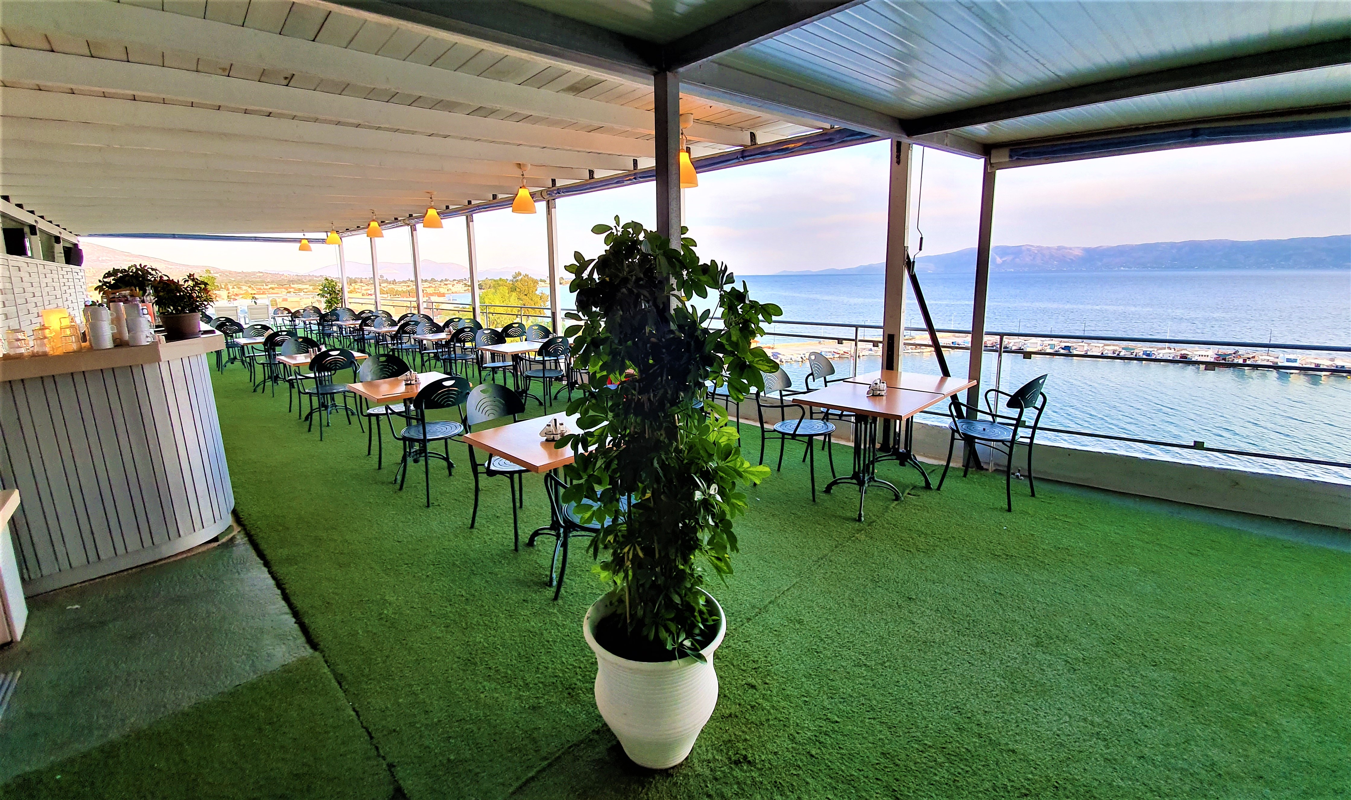 Porto Evia Boutique Hotel-Terasa.jpg