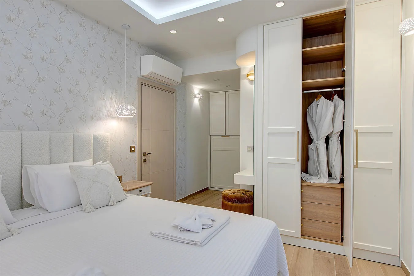 Sani Luxury Villas-Asteri vila spavaca soba.jpg