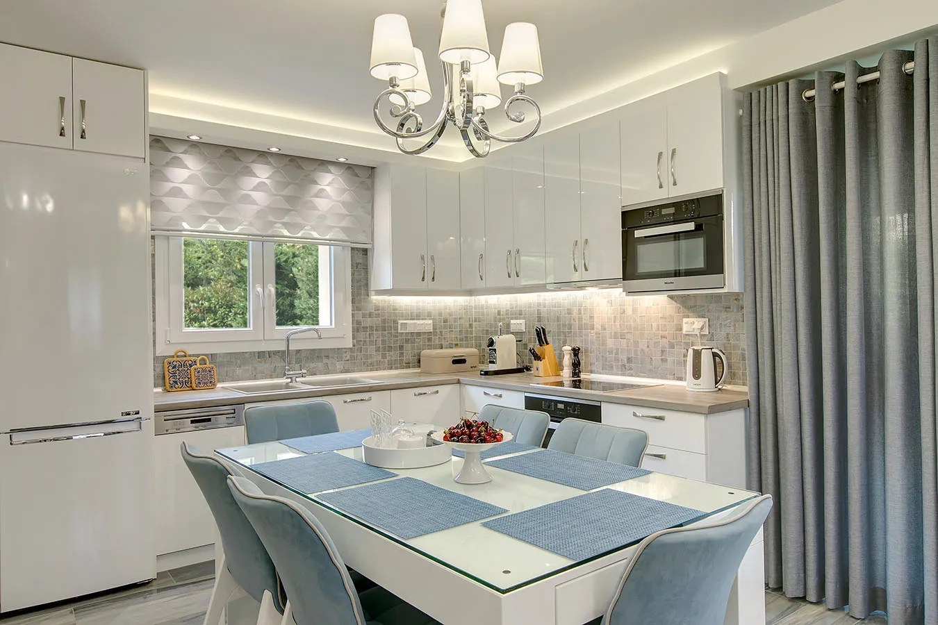 Sani Luxury Villas-Azalea vila kuhinja.jpg
