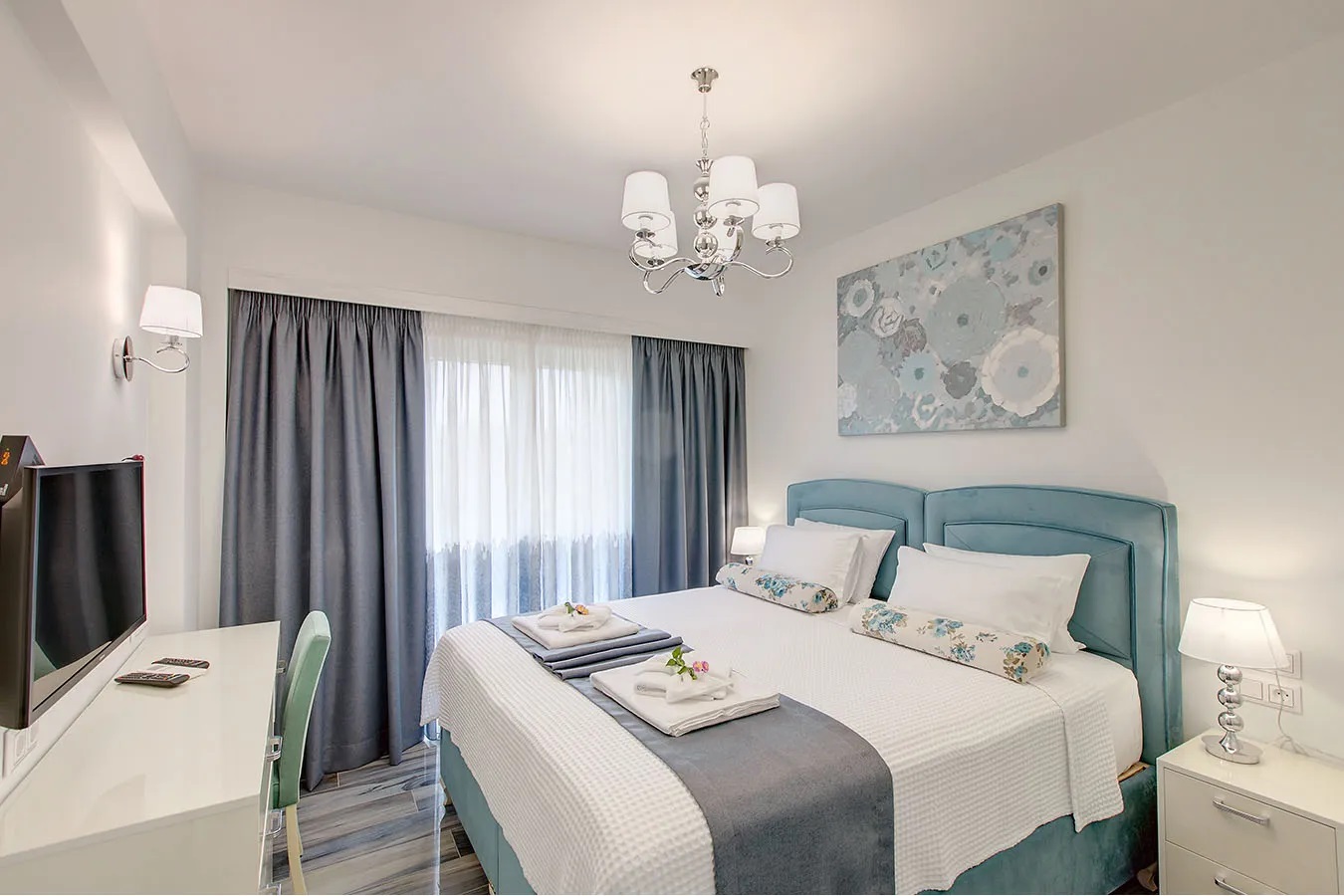 Sani Luxury Villas-Azalea vila spavaca soba.jpg